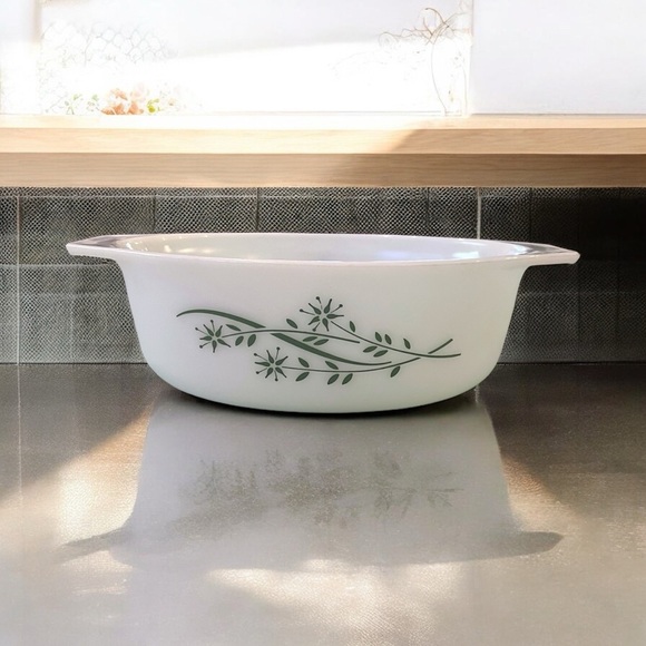 Pyrex Honeysuckle Pattern White and Green Casserole Dish - Picture 3 of 10